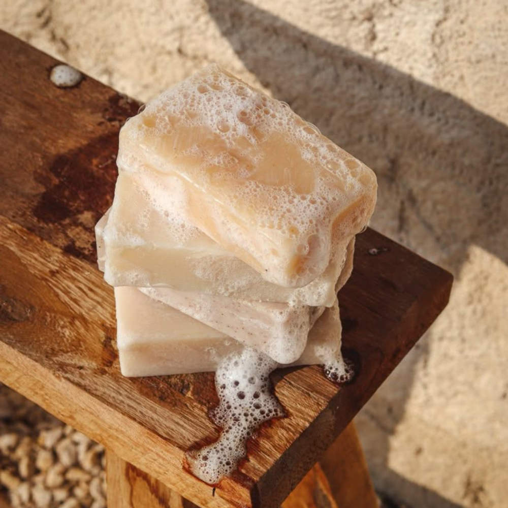 Savon Taous nature bio, emballage simple et écologique, respectueux de l'environnement.