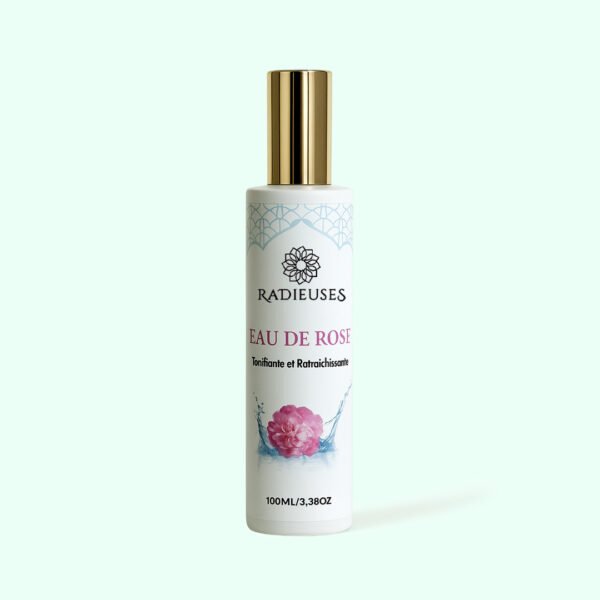 L'eau de rose est un soin naturel aux propriétés apaisantes