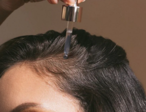 L'huile de nigelle bio un soin naturel et puissant pour cheveux