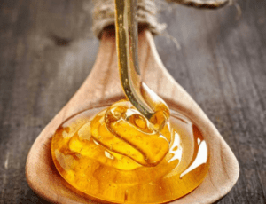 Cuillère de miel de caroubier