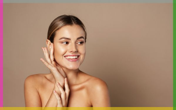 Femme souriante symbole de confiance et d'impact social positif