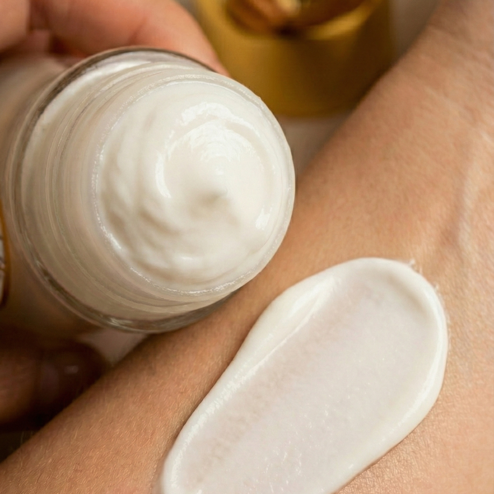 la texture deodorant naturel radieuse monoi est crémeuse et agreable